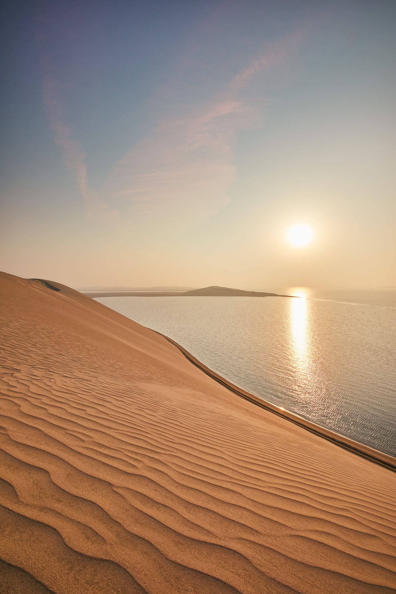 豪尔艾拉阿戴德海滩 (Khor Al Adaid Beach)