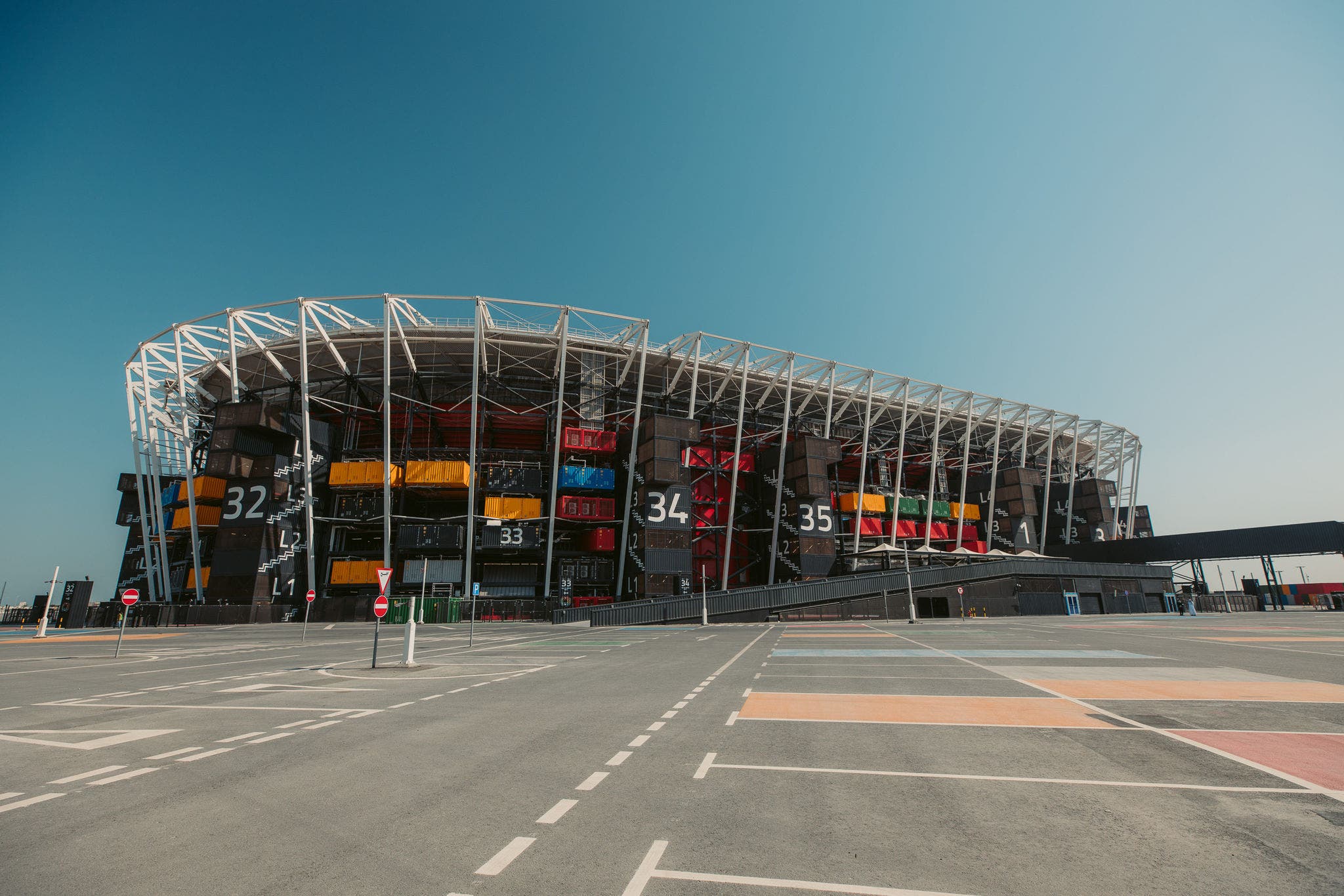 974体育场 (Stadium 974): 由海运集装箱建造的体育场馆