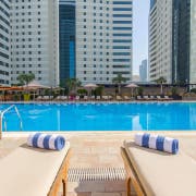 伊兹丹酒店 (Ezdan Hotel)：商务午餐加游泳池使用权限