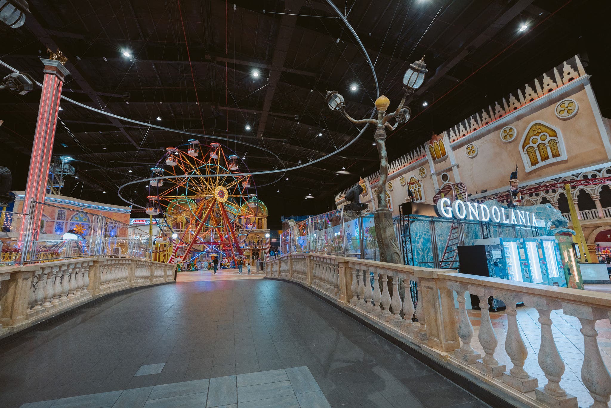 贡多拉船主题公园 (Gondolania Theme Park)